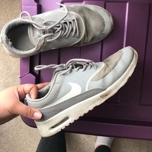 Grey Nike Air max theas